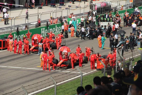 全球最刺激的F1国际赛车比赛盛况回顾-第1张图片-www.211178.com_果博福布斯